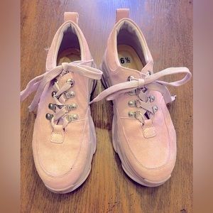 Aldo light lavender color suede leather platform sneakers size 6 1/2✨(T22)